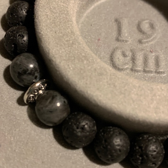 Lava and spectrolite beads bracelet - Picture 5 of 6